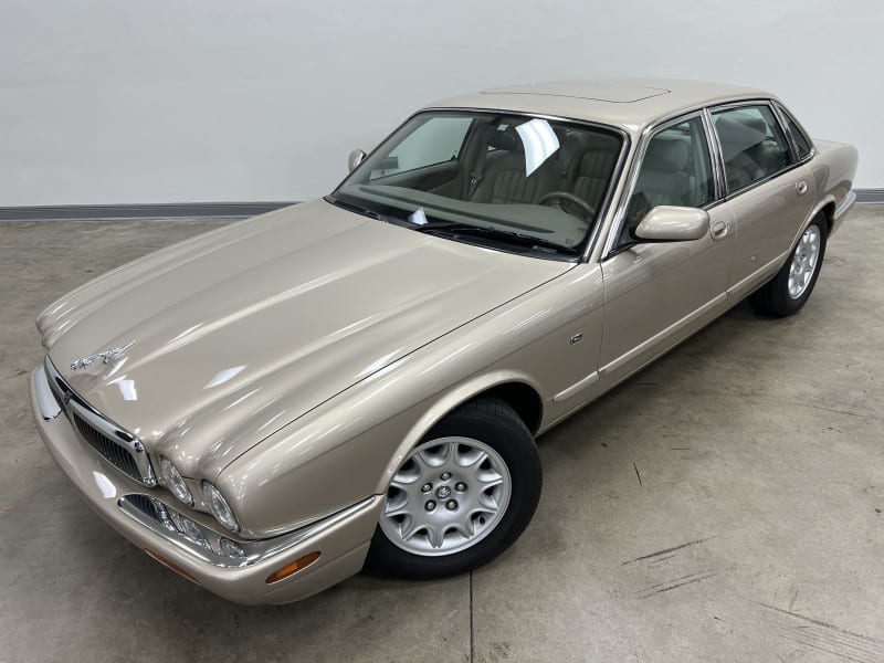 Jaguar XJ 1999 price $9,977