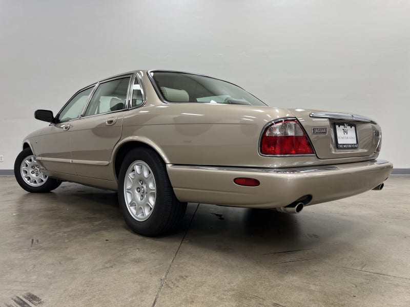 Jaguar XJ 1999 price $9,977