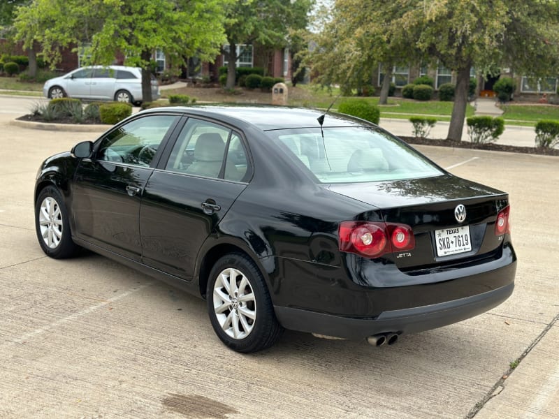 Volkswagen Jetta Sedan 2010 price $4,690