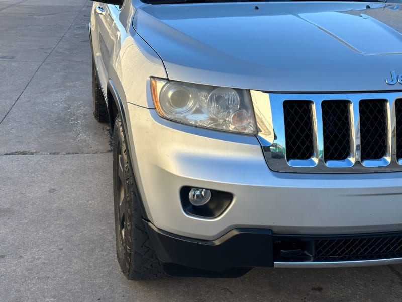 Jeep Grand Cherokee 2011 price $8,000