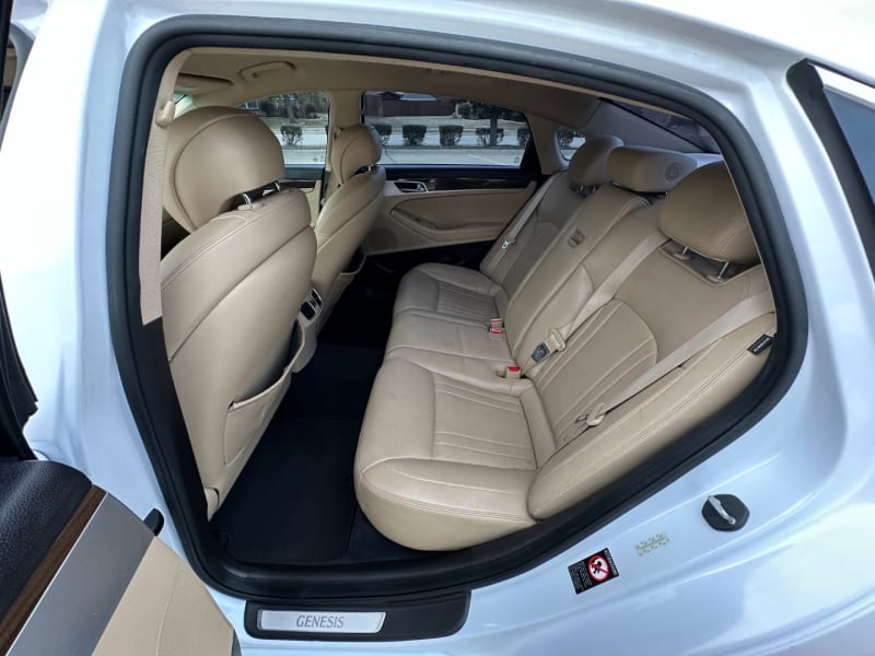 Hyundai Genesis 2015 price $10,950