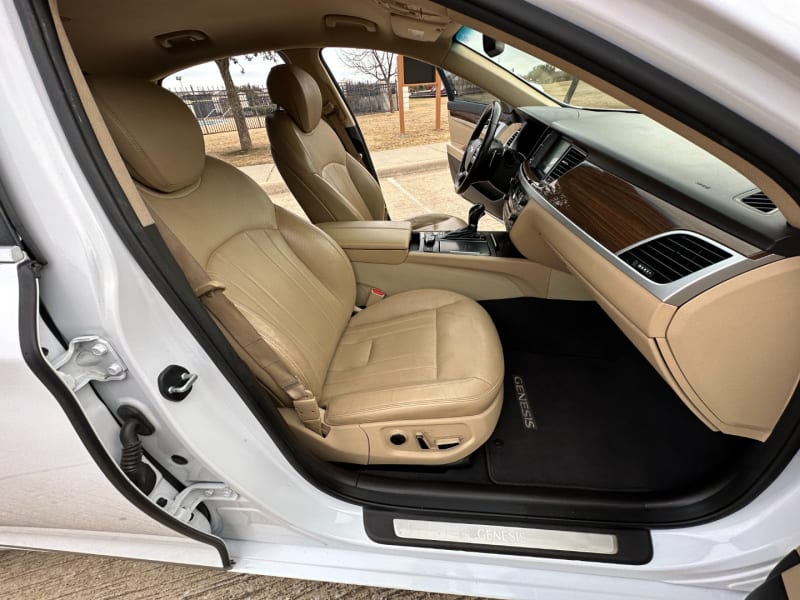 Hyundai Genesis 2015 price $10,950