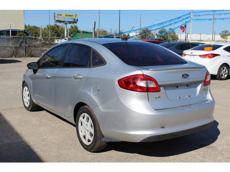 Ford Fiesta 2013 price $3,800 Cash