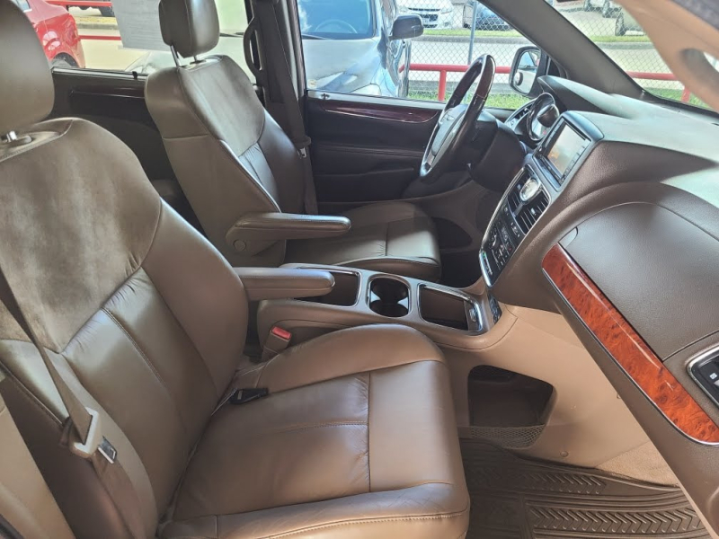 Chrysler Town & Country 2013 price Call for Price