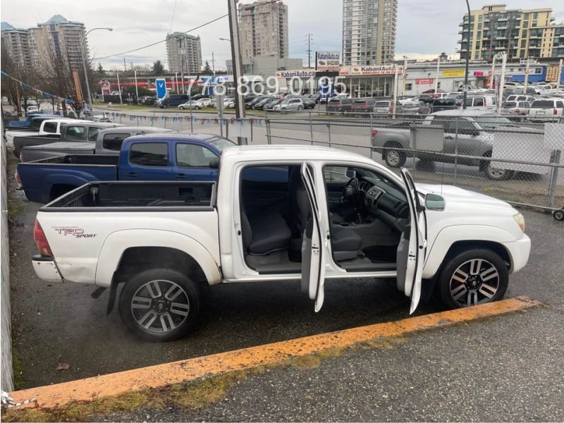 Toyota Tacoma 2006 price $10,990