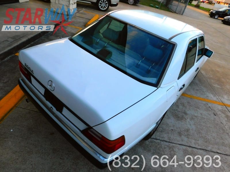 Mercedes-Benz E300 1990 price $8,099