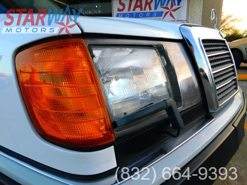 Mercedes-Benz E300 1990 price $8,099