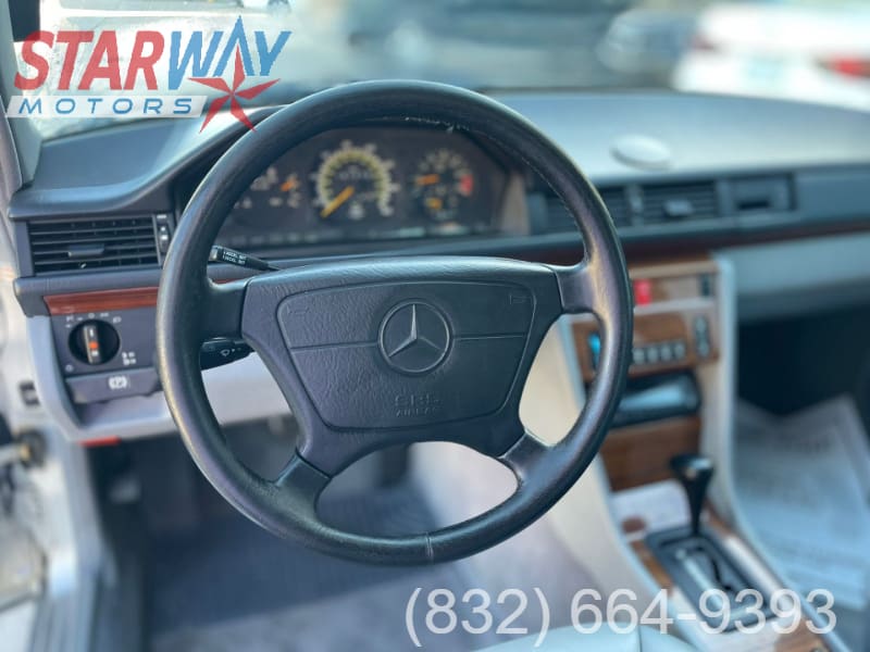 Mercedes-Benz 300 Series 1992 price $6,449