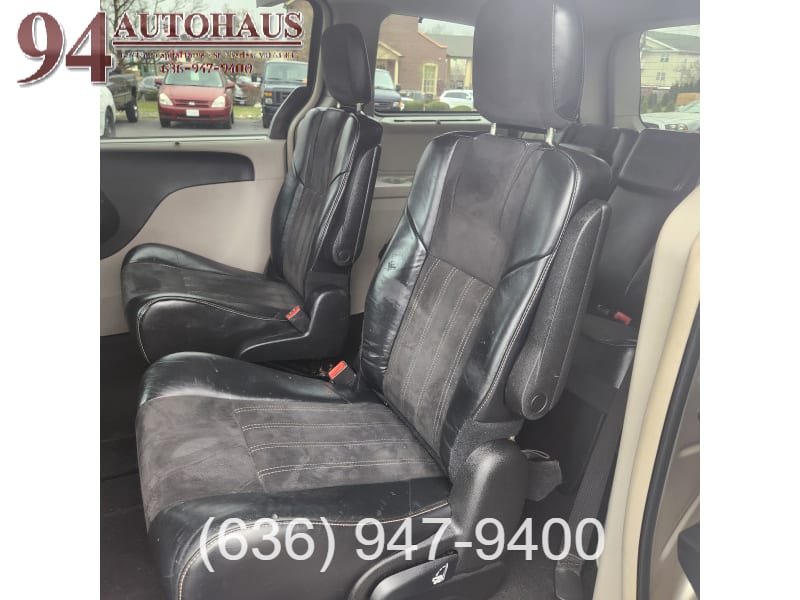 Chrysler Town & Country 2014 price $8,995