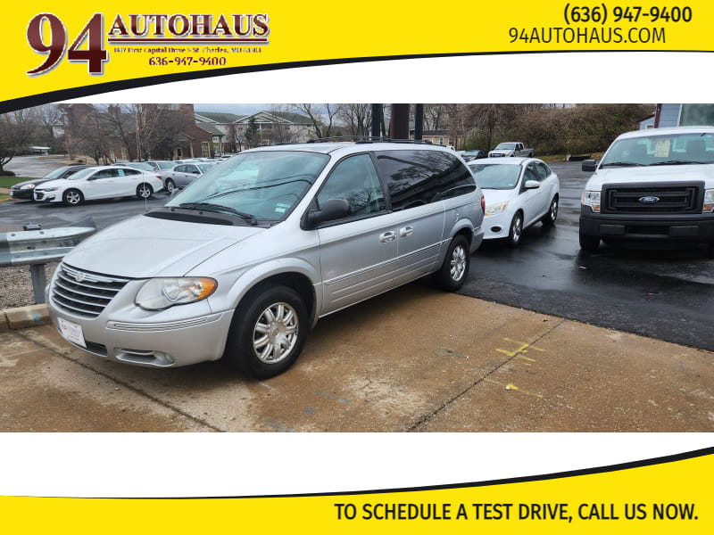 Chrysler Town & Country 2005 price $5,995