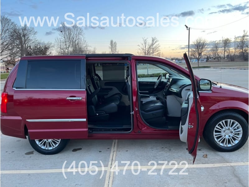 Chrysler Town & Country 2015 price $7,995