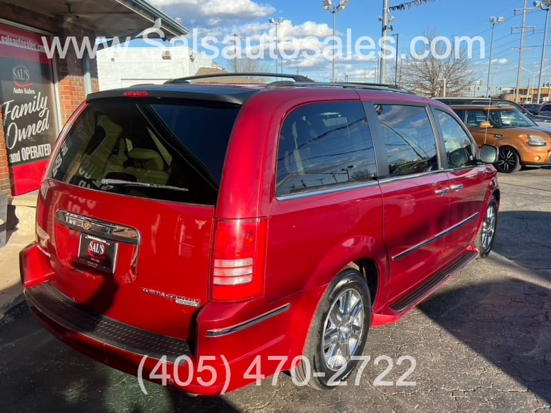 Chrysler Town & Country 2010 price $5,995