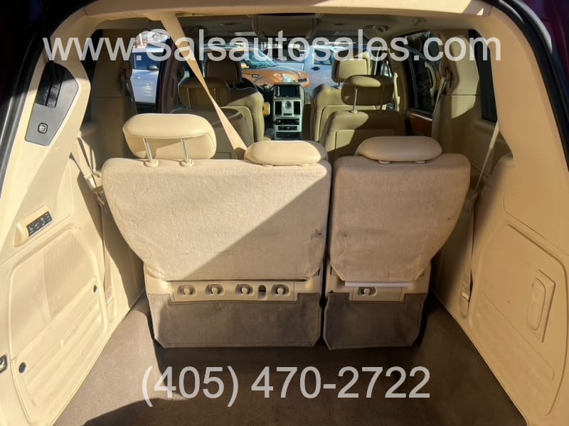 Chrysler Town & Country 2010 price $5,995