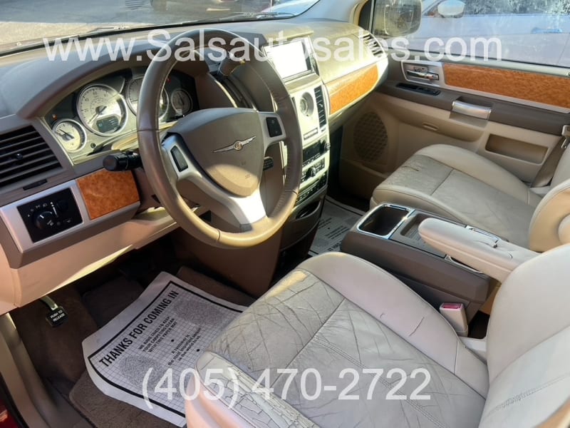 Chrysler Town & Country 2010 price $5,995