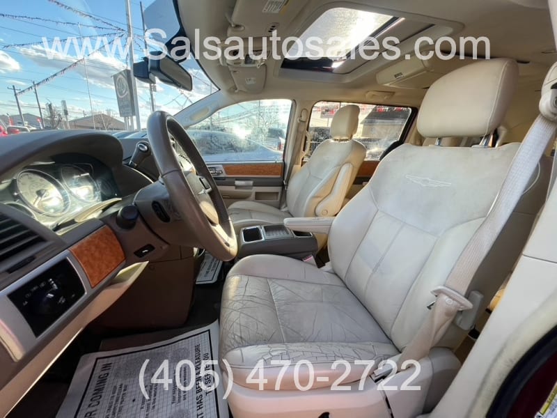 Chrysler Town & Country 2010 price $5,995