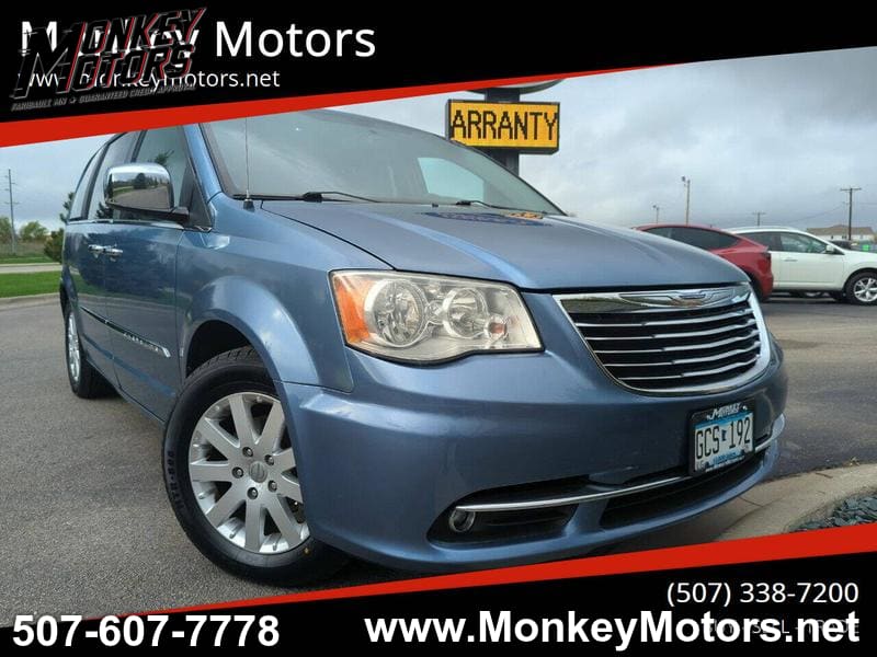 Chrysler Town and Country 2011 price $6,995