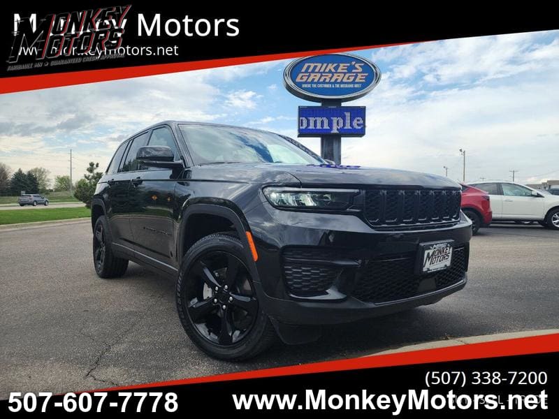 Jeep Grand Cherokee 2023 price $39,995