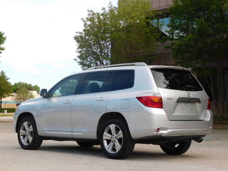 Toyota Highlander 2008 price $7,490