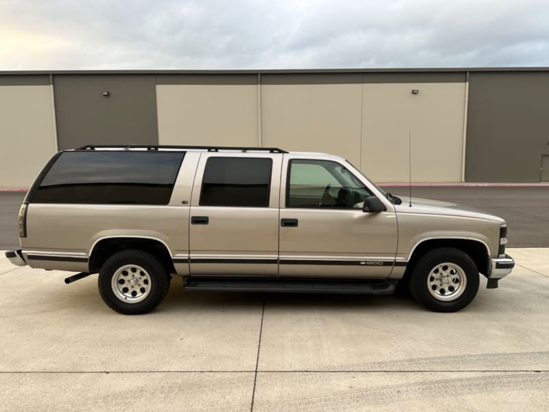 Chevrolet Suburban 1999 price $4,995