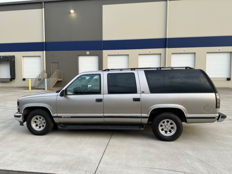 Chevrolet Suburban 1999 price $4,995