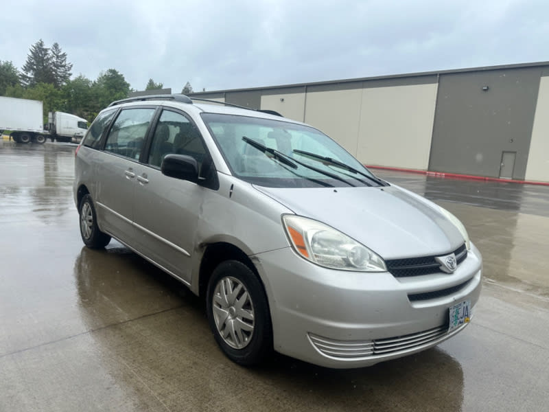 Toyota Sienna 2004 price $3,500