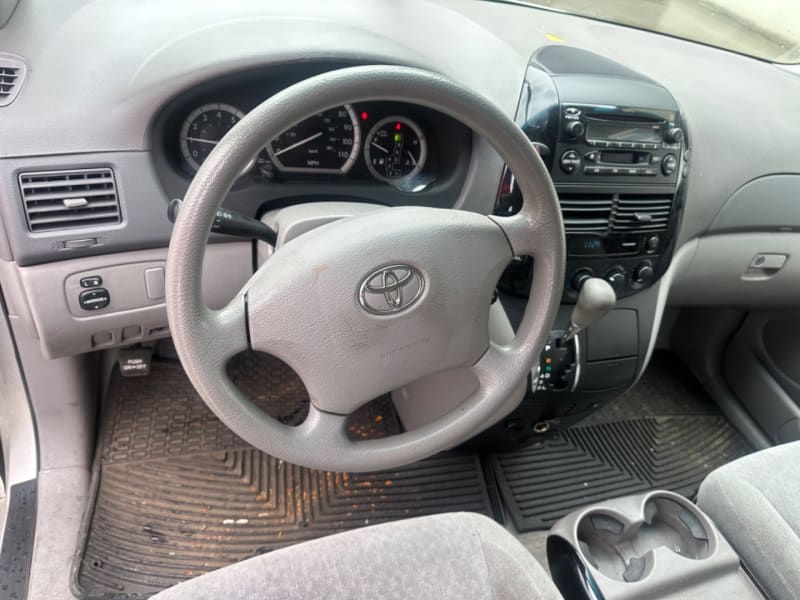 Toyota Sienna 2004 price $3,500