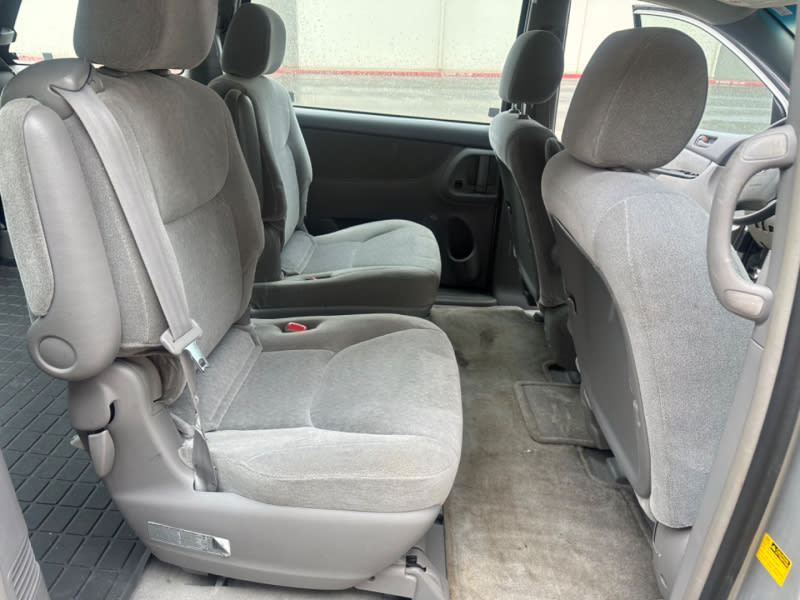 Toyota Sienna 2004 price $3,500