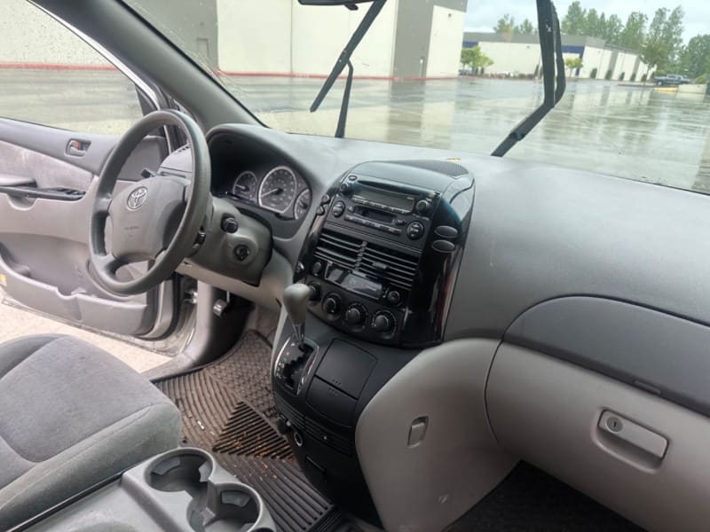 Toyota Sienna 2004 price $3,500