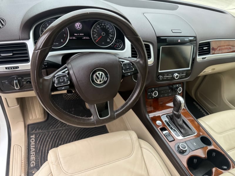 Volkswagen Touareg 2014 price $9,995