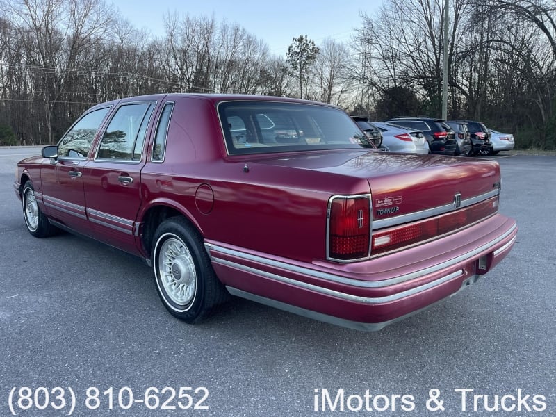 Lincoln Town Car Executive 1994 price $5,800