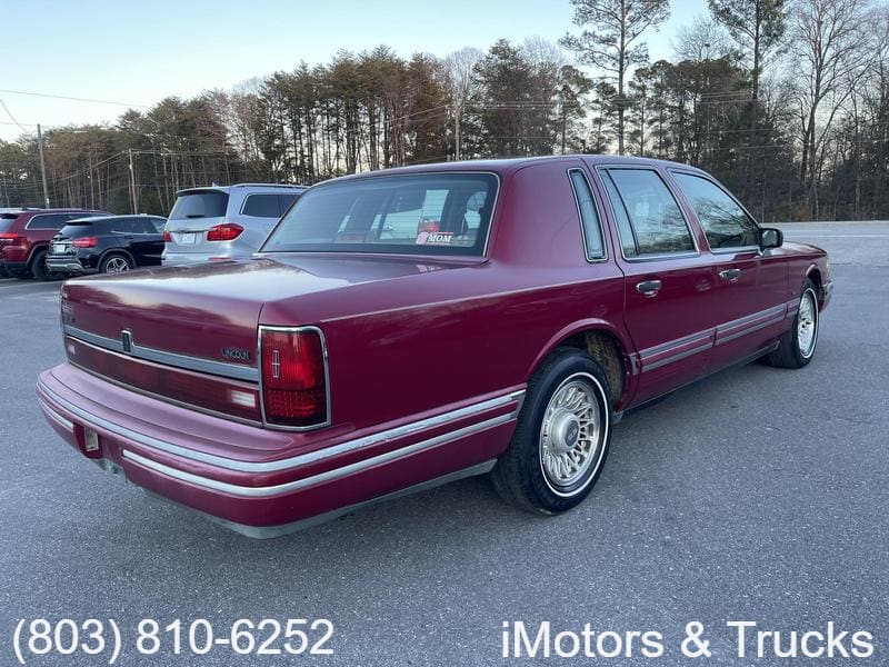 Lincoln Town Car Executive 1994 price $5,800