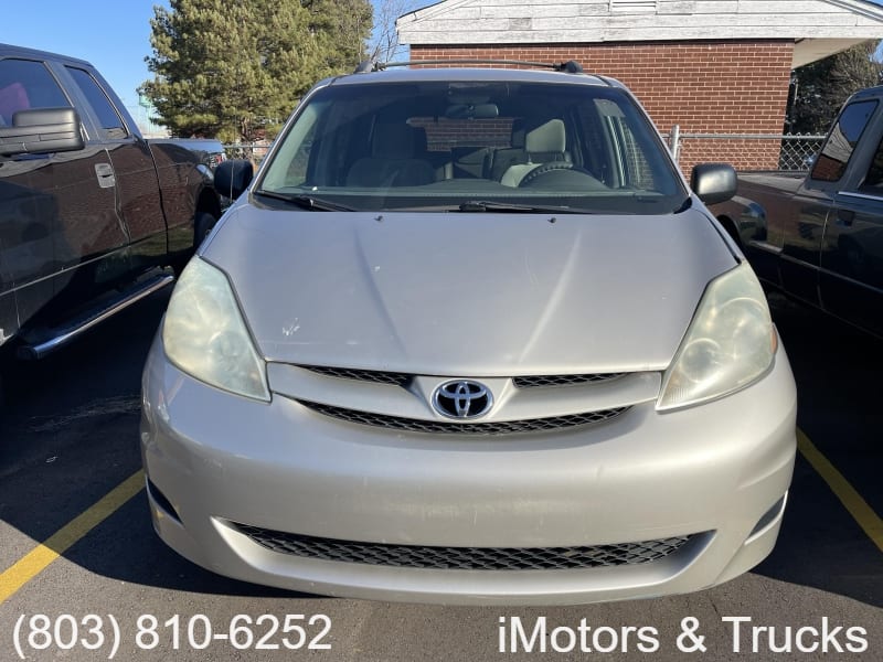 TOYOTA SIENNA 2004 price $2,000