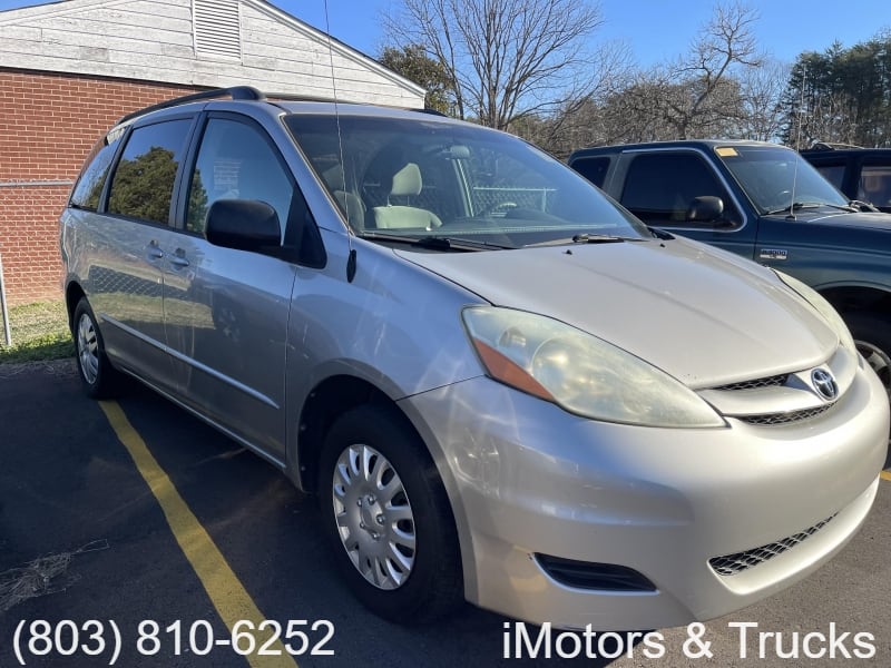 TOYOTA SIENNA 2004 price $2,000