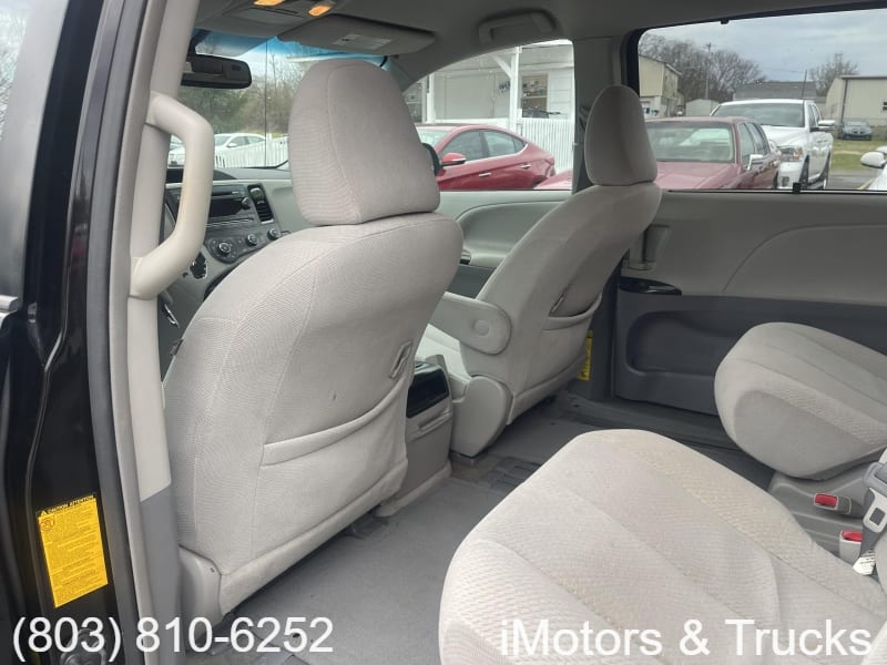 TOYOTA SIENNA 2012 price $7,700