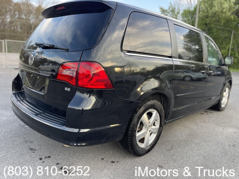 Volkswagen Routan 2010 price $4,800