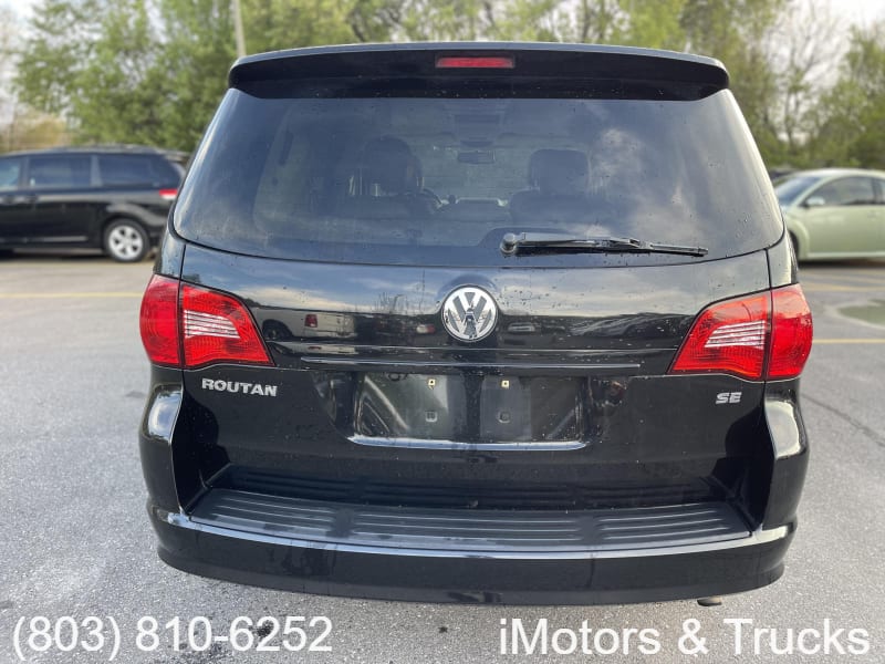 Volkswagen Routan 2010 price $4,800