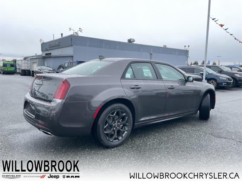 Chrysler 300 2023 price $500