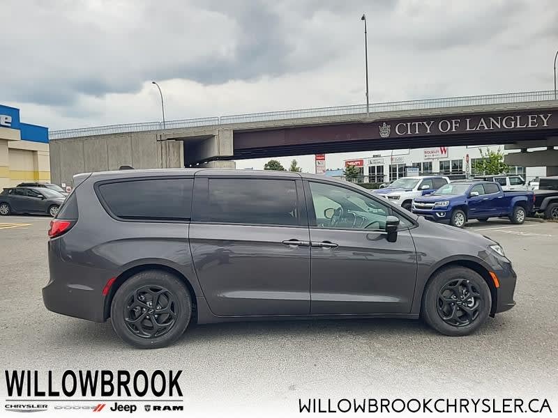 Chrysler Pacifica Hybrid 2023 price $500