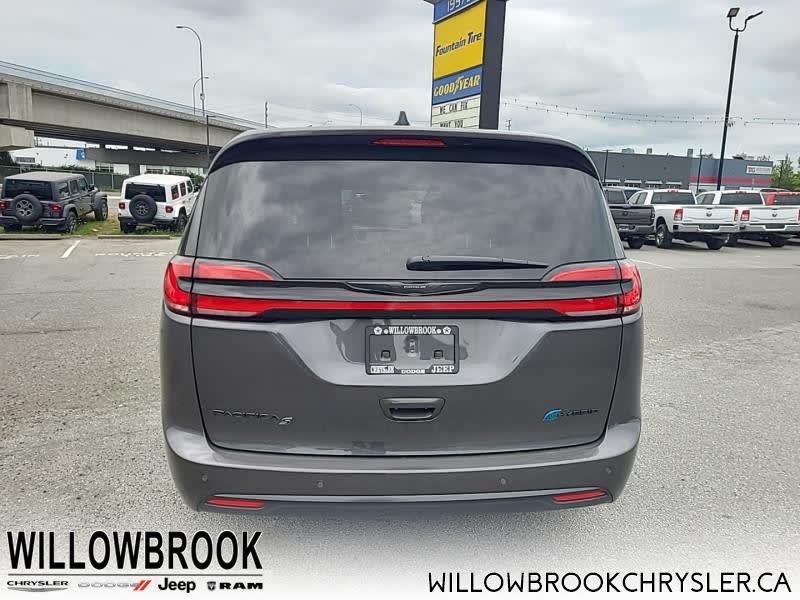 Chrysler Pacifica Hybrid 2023 price $500