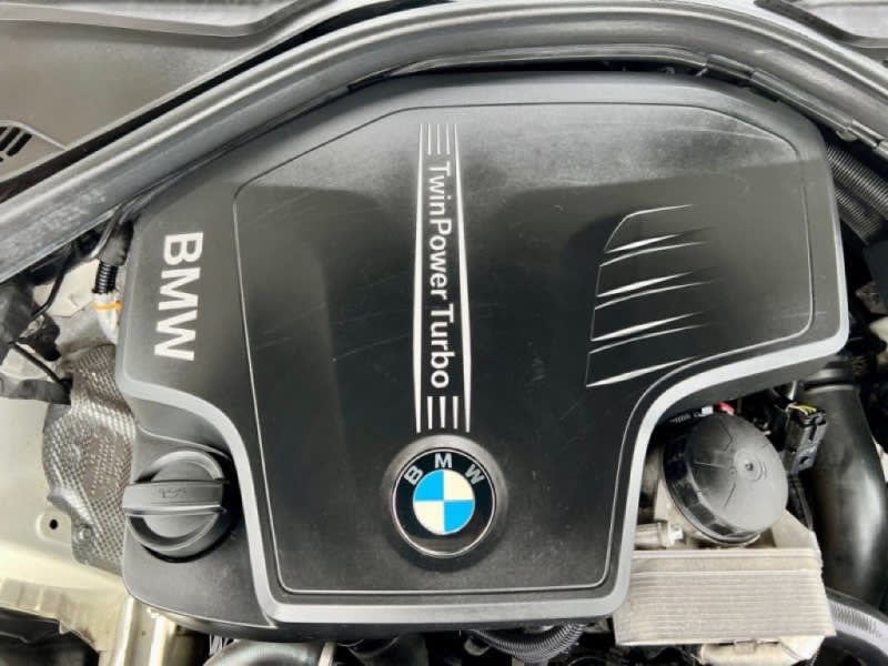 BMW 320 2016 price $16,980