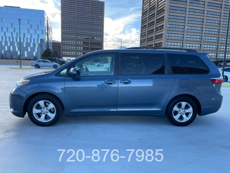 Toyota Sienna 2015 price $10,990