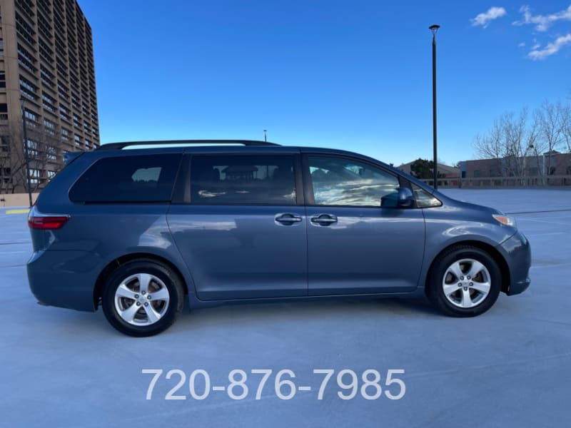 Toyota Sienna 2015 price $10,990