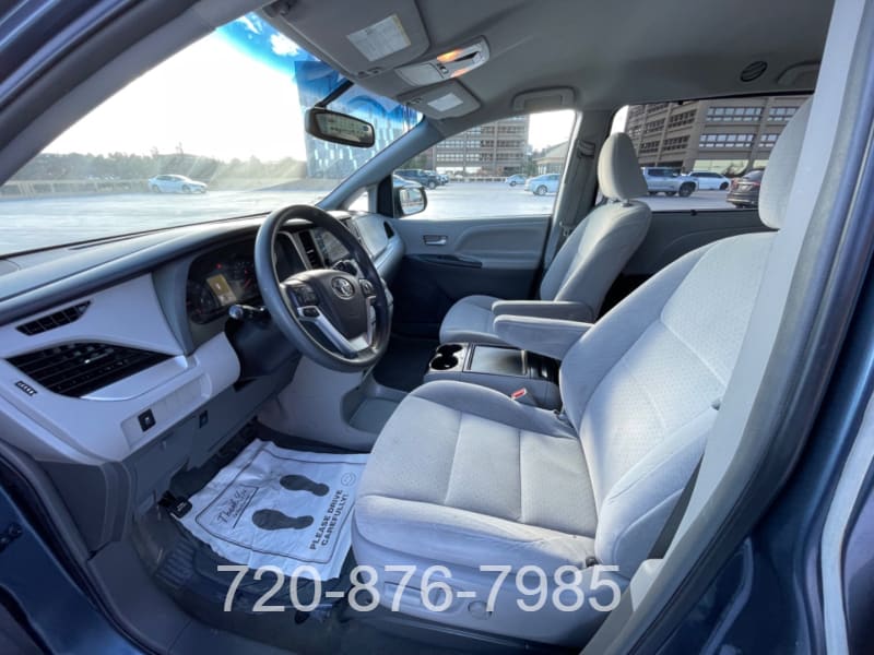 Toyota Sienna 2015 price $10,990