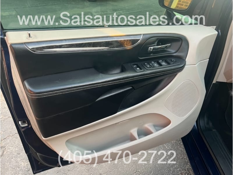 Chrysler Town & Country 2013 price $7,500