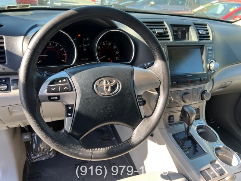 Toyota Highlander 2011 price $12,498