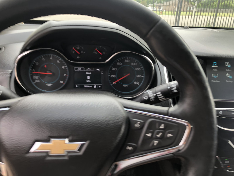 Chevrolet Cruze 2017 price $17,900