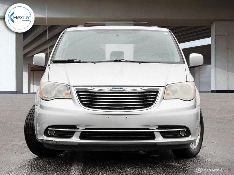 Chrysler Town & Country 2011 price $12,995
