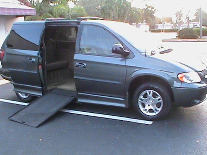Dodge Grand Caravan 2002 price $13,900