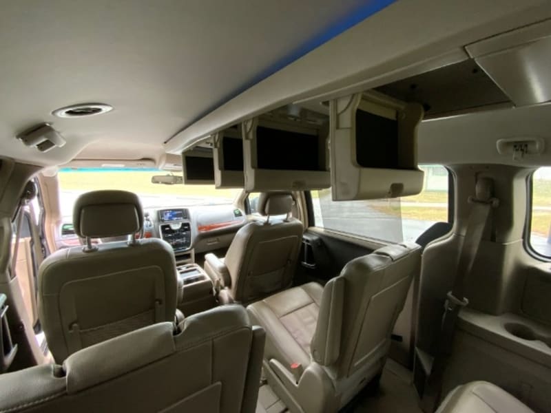 Chrysler Town & Country 2014 price $11,900