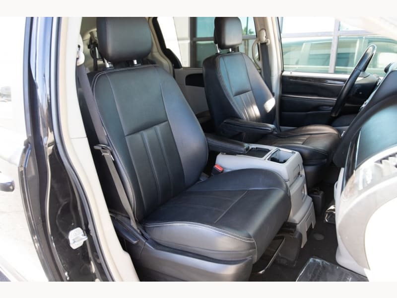 Chrysler Town & Country 2015 price $14,750